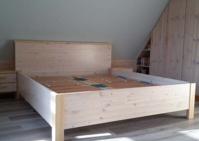 Kompletteinrichtung Schlafzimmer, in die Dachschräge eingepasst